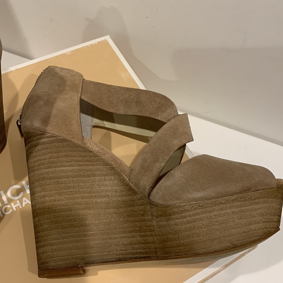 NWOT Michael Kors Wedge Light Beige Suede Platform Sandal Harley Silver Hardware - Picture 14 of 16